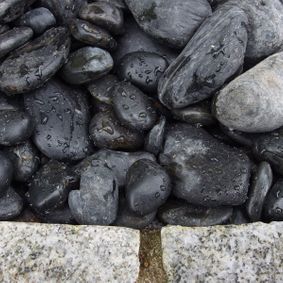 Steine schwarz